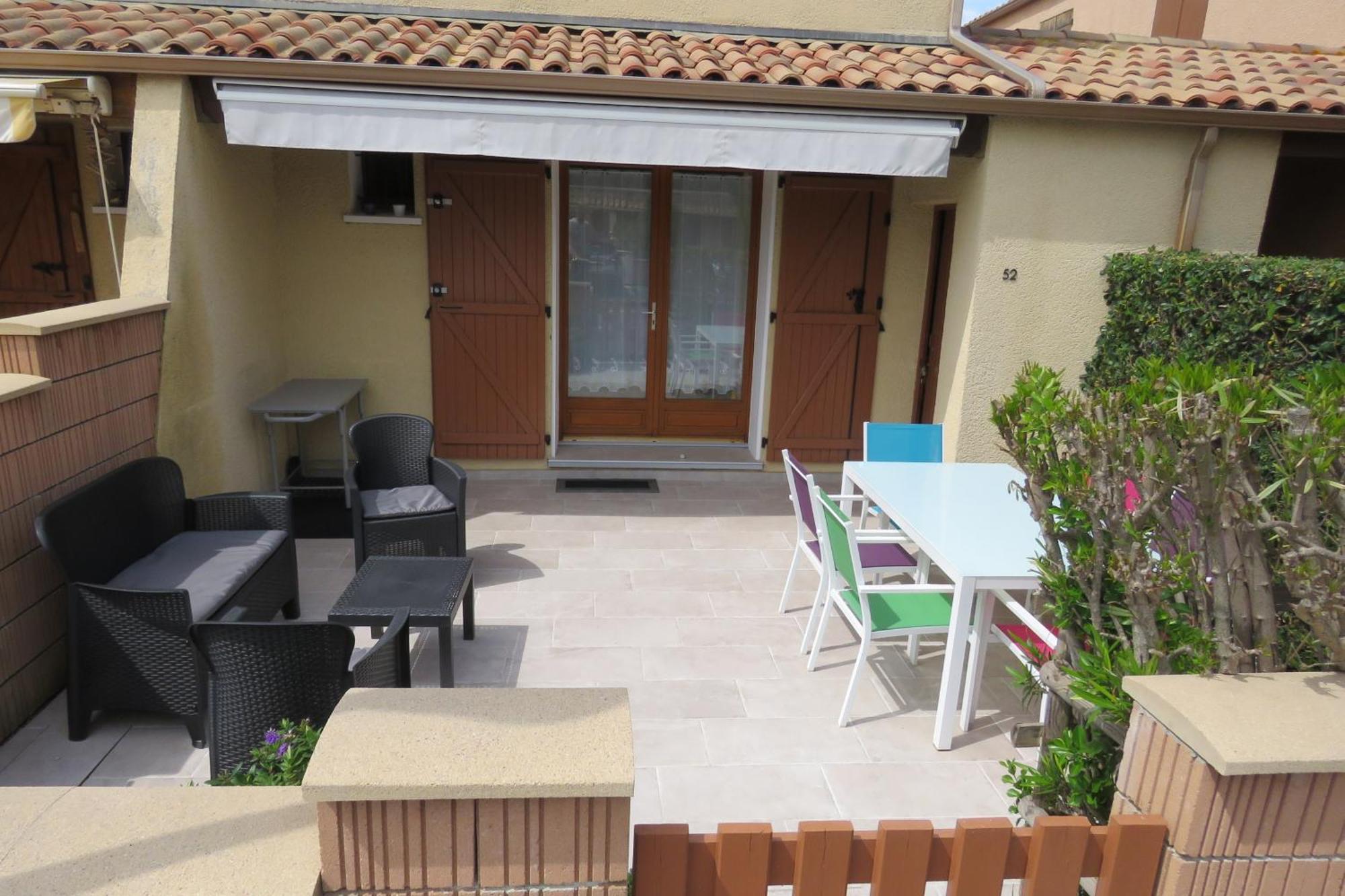 Petit Coin De Paradis Dans Avec Piscine * Vias